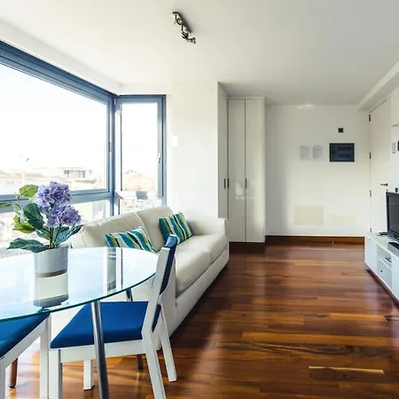 Avenue Shared Terrace Apartment